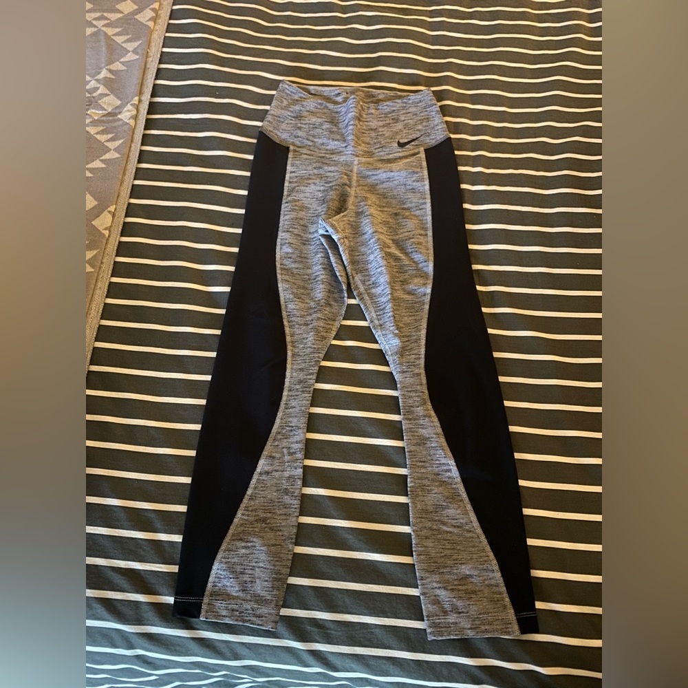 Nike slightly cropped workout or yoga leggings